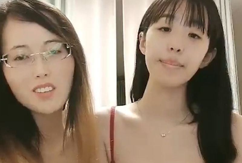 两个美女互玩对方嫩逼!海报剧照