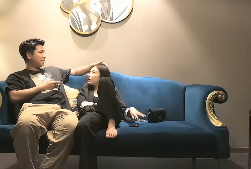 和性感大长 腿黑衣妹子 啪啪 ， 舌吻 摸逼调情有一手!海报剧照