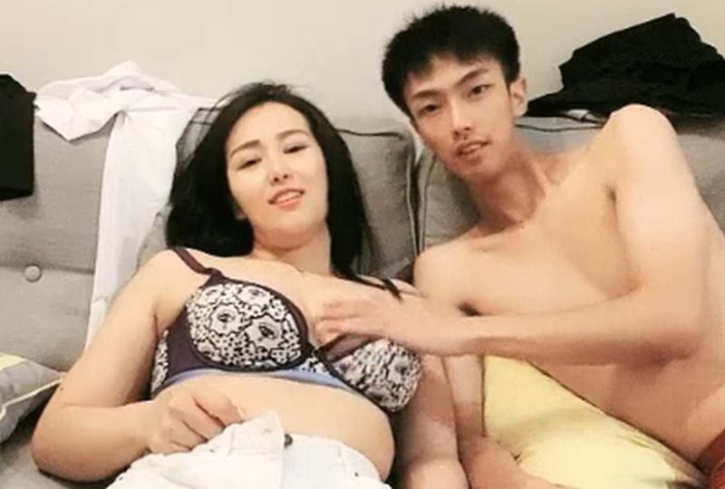 豪乳美女和排骨男激情交戰!海报剧照