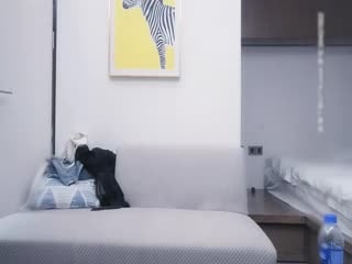 新人刚下海做兼职，自开播过的颜值最高妹子，楚楚可怜海报剧照