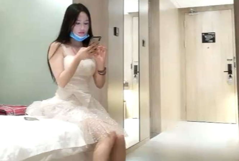 我们玩个游戏，你赢就口出来，你输就不戴套!海报剧照