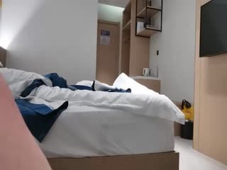 @20207920237 用户上传：老表探花近距离视角聊天，高清拍摄长裙萌妹，撩起裙子摸逼给观众看，镜头前深喉操的水声海报剧照