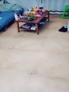 @20207920237 用户上传：两个小姐妹玩的正嗨的时候来了一位男生开始3P海报剧照
