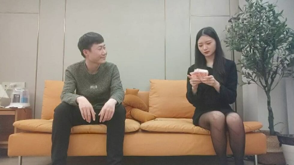 约黑丝美腿小姐姐啪啪清晰拍摄视角好,拉着头发后入骑乘爆插海报剧照
