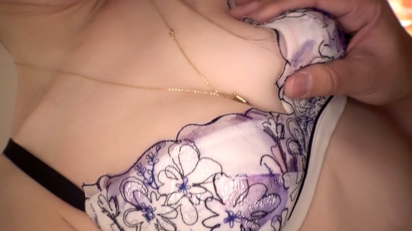 【初撮り】【エッチなお姉さん】【壊れる程の..】元気溢れる笑顔のショップ店員さん。快感が進むにつれて小さな美顔が.. ネットでAV応募海报剧照
