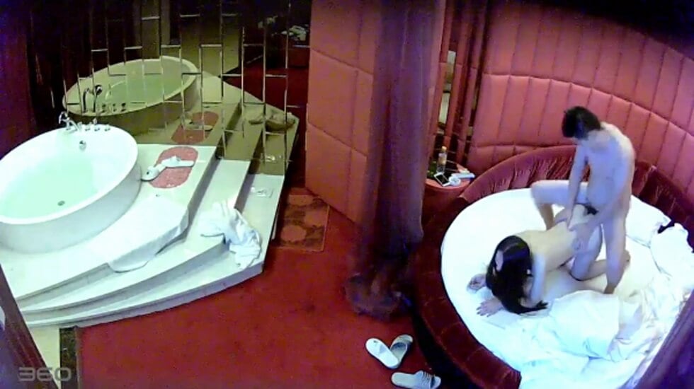 部门领导与单位妹子偷情很会玩鸳鸯浴水里啪啪回床抓头发猛干尖叫说快射我不行了!海报剧照
