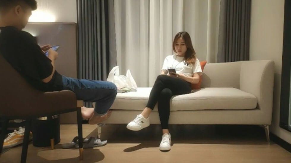 安排个泰国妹子颜值服务不错,乳推舔菊来一套,翘起屁股口交,后入侧入姿势换着操!海报剧照