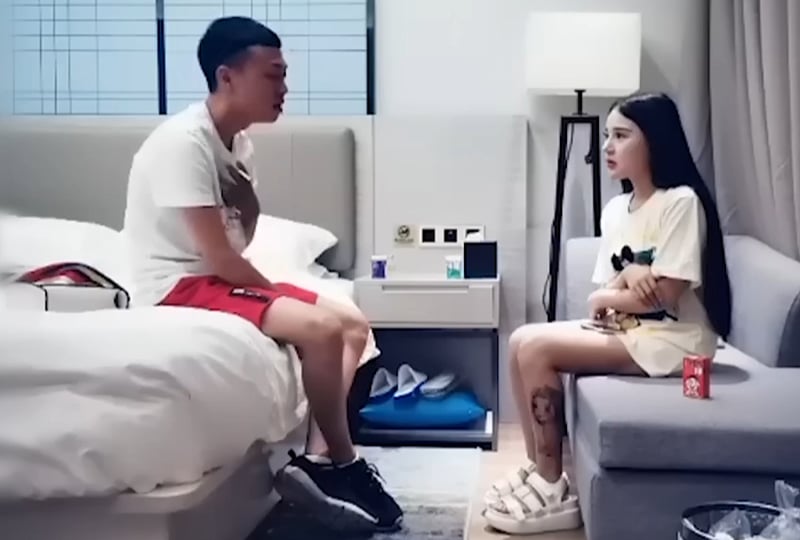 3000元约了位甜美性感的极品美女,每次用力插都痛的大叫!海报剧照