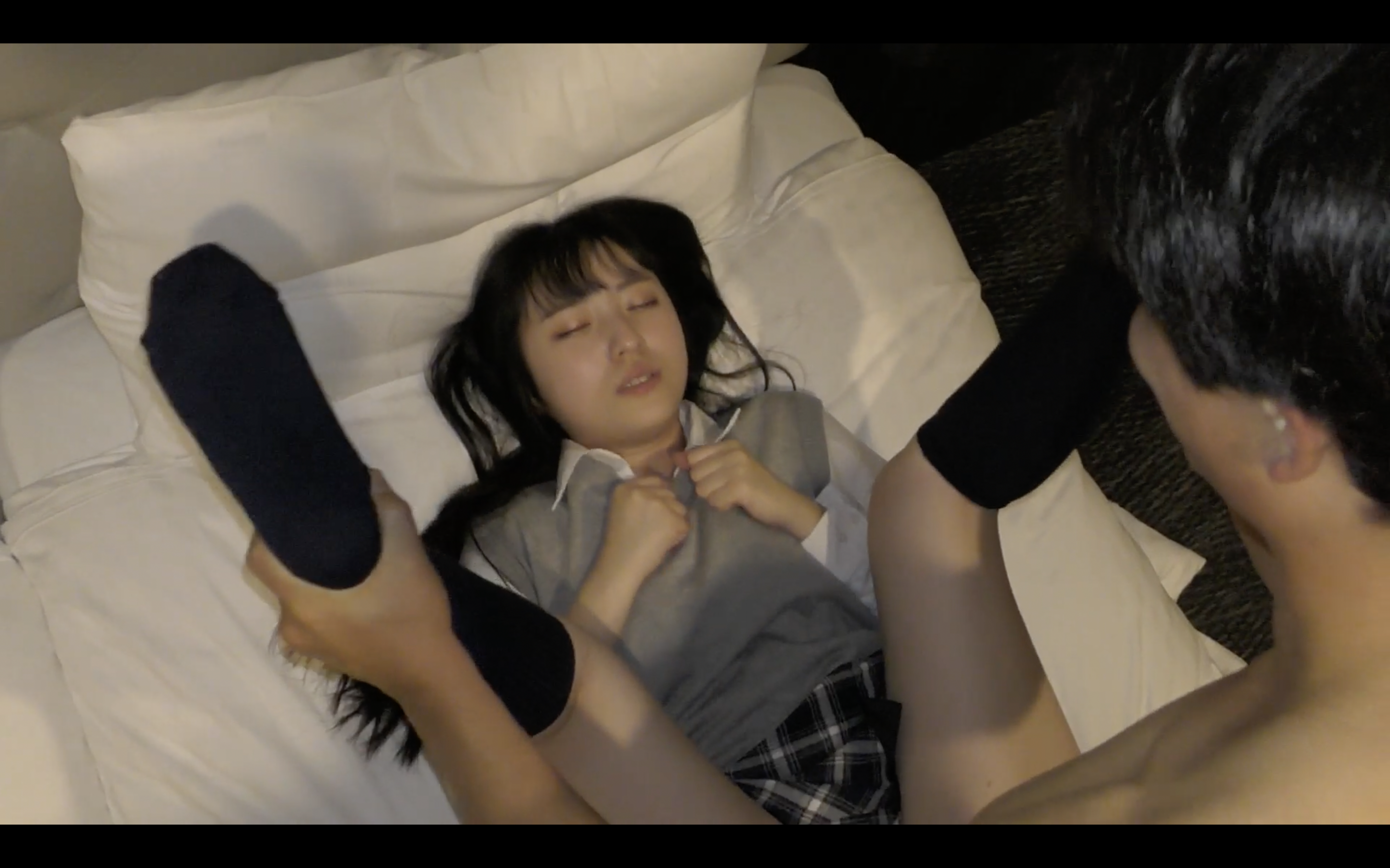 把梦幻般的美少女未来绑在脖子上，把车站便当、便当拿出来，试着碰撞大人的性欲，结果小小的角落里飘出了精子。海报剧照