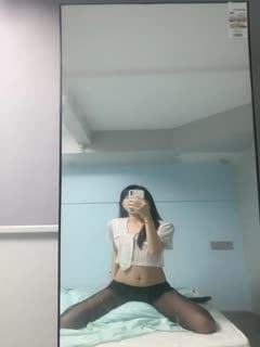 清纯系美少女刚下海！纤细美腿苗条！小尺度诱惑一波海报剧照