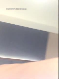 达哥带着喝的有点高的酒吧坐台妹纸酒店开房穿着黑丝开裆还给她舔逼非常会玩海报剧照