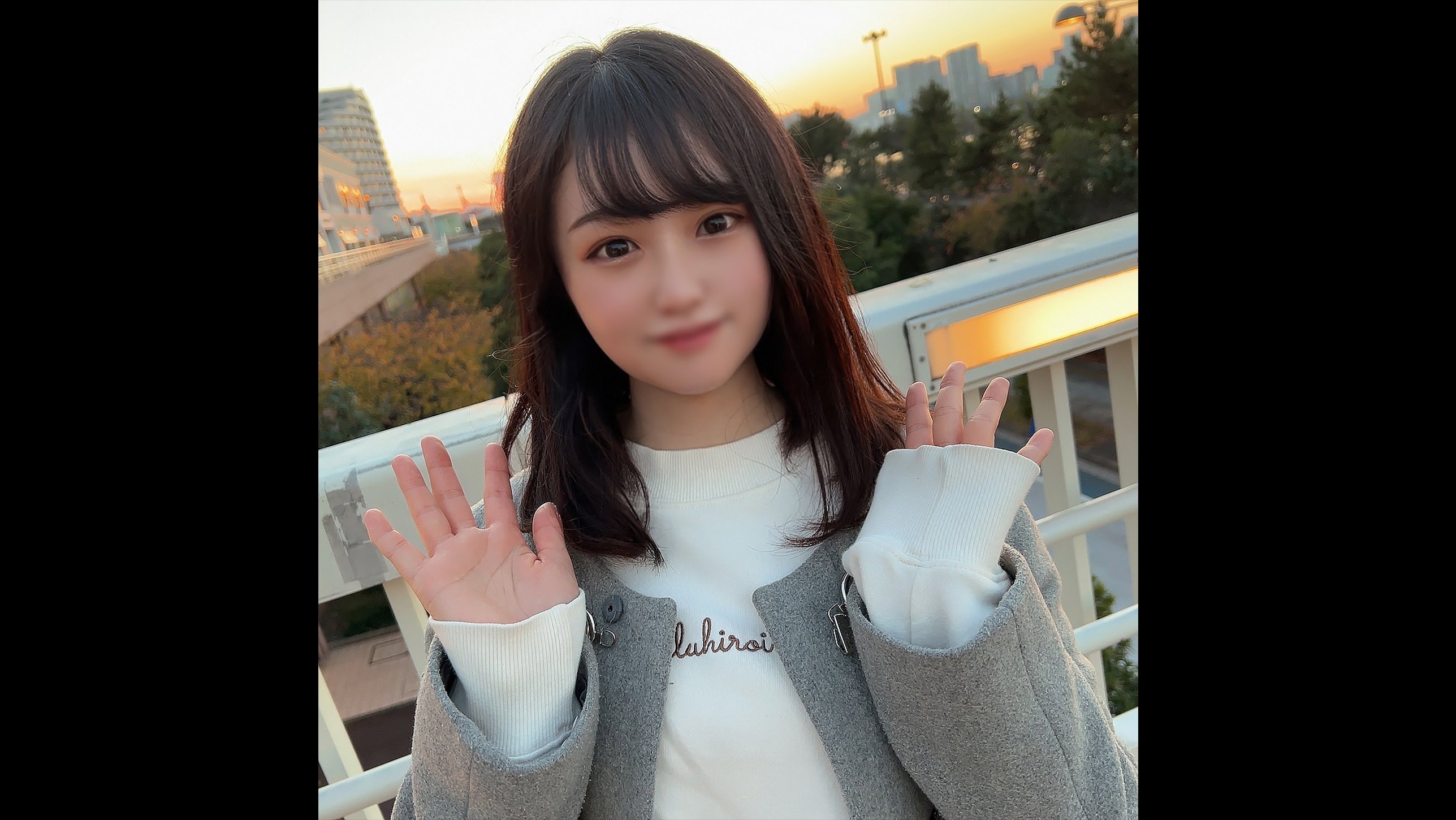 第一次拍摄·外观！ ！小动物脸清纯极简萌女大学生，落日余晖洒在沙滩上… 被尝遍的幼体满身是体液反复在阴道里高潮两次！海报剧照