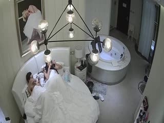 闷骚女约炮嘴里喊着不要身体却不自主躺床口交,乳交爽的不要不要海报剧照