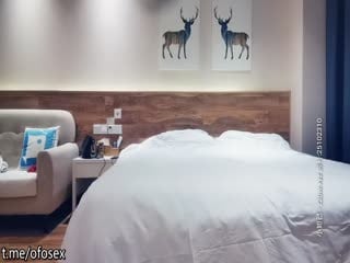 苗条外围小姐姐，美乳翘臀大长腿，老黄暴力抠穴，强悍输出，娇喘不断战况激烈海报剧照