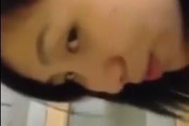网络流出广东某高校学生情侣假日在楼梯激情啪啪视频粤语对白海报剧照