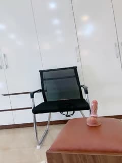 #吹小泡泡_极品御姐小少妇，丝袜高跟站立一字马展示海报剧照