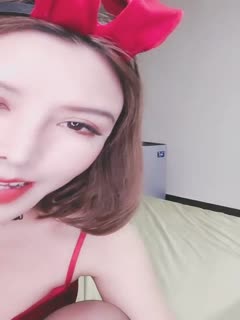 #直播 红色吊带兔女郎网红妹子黑丝自慰诱惑海报剧照