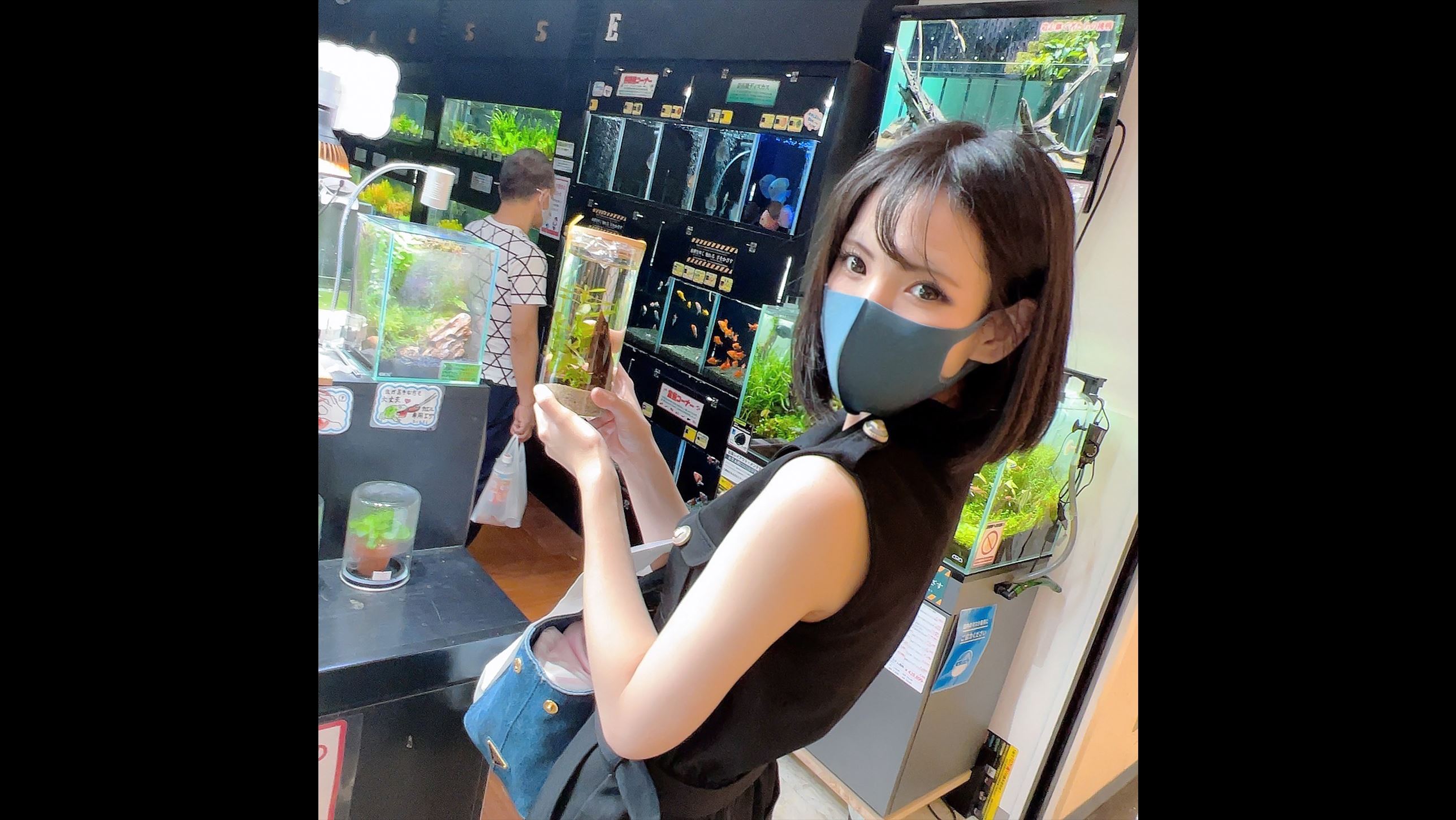 第一次摄影！和妇产科工作的压倒性下流的美女护士休息日约会···皮肤白苗条的身体激烈地刺肉棒2次中出！！真没想到会!海报剧照