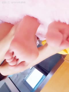 微博福利姬@液液酱YeYe VIP视图之白丝小学生无修正版[40P+3V54M]海报剧照