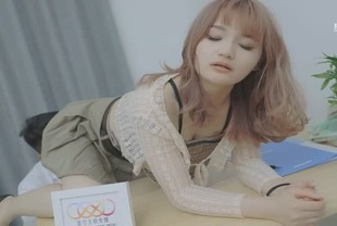 双重人格清纯少女与医生的交织与性欲~海报剧照
