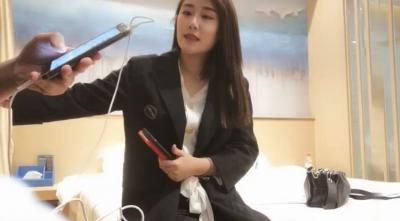 四眼男网约刚大学毕业不久实习期四川美女.海报剧照